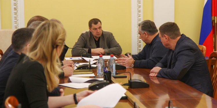 Рязанцы пожаловались Артемову на состояние асфальтового покрытия Рязанцы пожаловались Артемову на состояние асфальтового покрытия