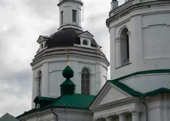 Рязанский митрополит Марк запретил местному священнику причащать прихожанку из-за "бесчинства" Рязанский митрополит Марк запретил местному священнику причащать прихожанку из-за «бесчинства»