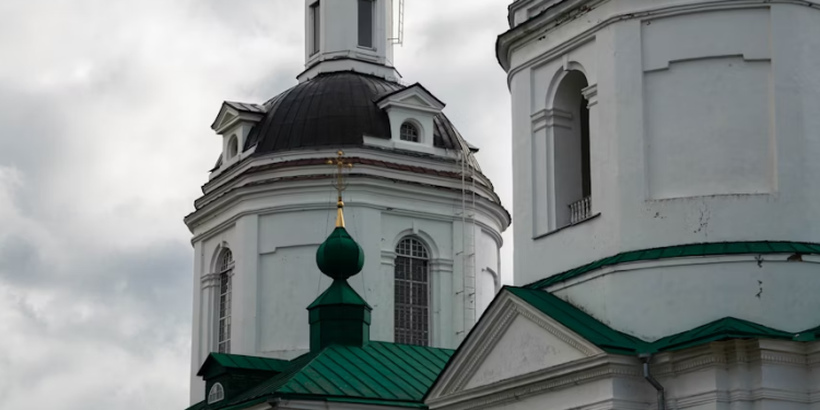 Рязанский митрополит Марк запретил местному священнику причащать прихожанку из-за «бесчинства»