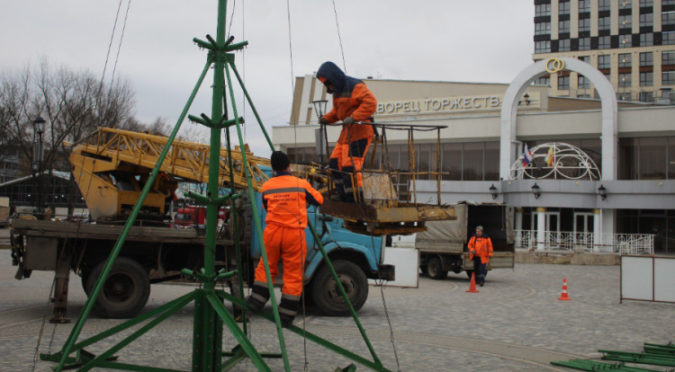 В рязанском сквере 60-летия Победы появится 12-метровая новогодняя ель
