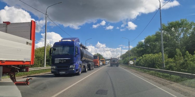 Рязанских водителей предупредили об огромной  пробке на Южной окружной из-за дорожных работ
