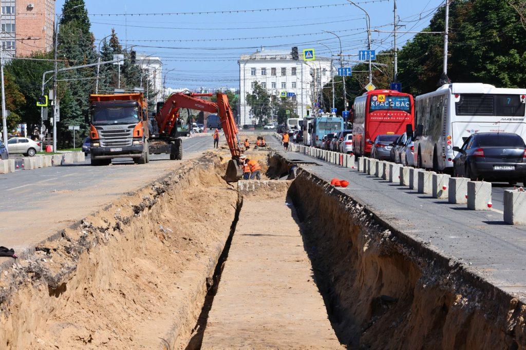 Мэр Рязани Артемов проконтролировал капремонт теплосетей на Первомайском проспекте