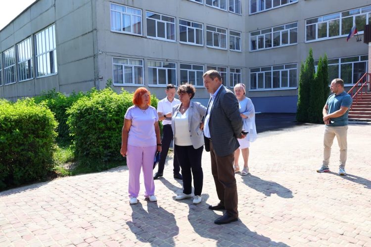Мэр Рязани Артемов проконтролировал ход подготовки к новому учебному году в школе №67