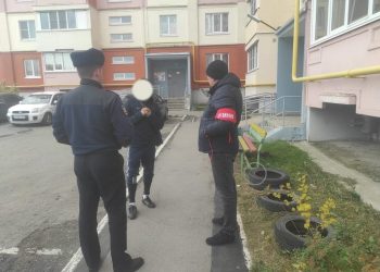 На улице Песоченской полиция будет постоянно патрулировать двор из-за буйного жильца