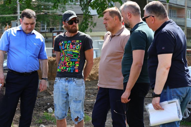 Артемов проконтролировал ход благоустройства сквера у вокзала "Рязань-2"