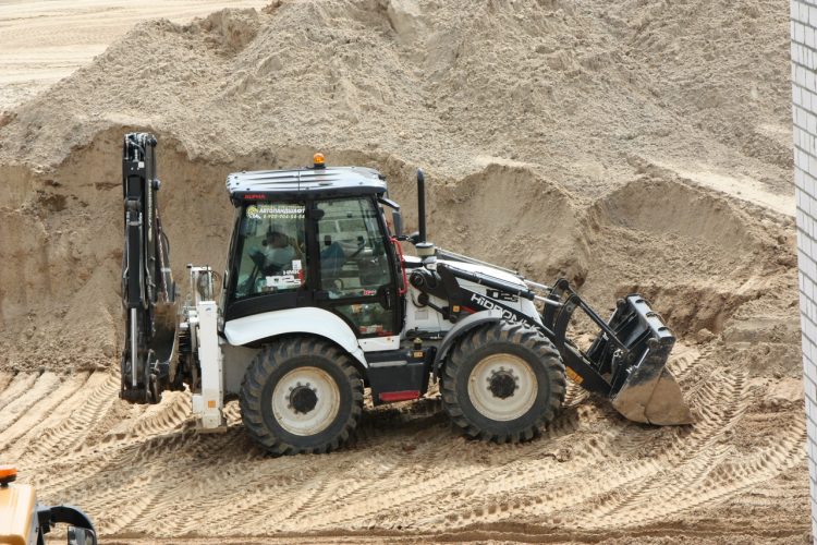 Депутат Красов осмотрел площадку для строительства нового детсада в рязанском Метропарке