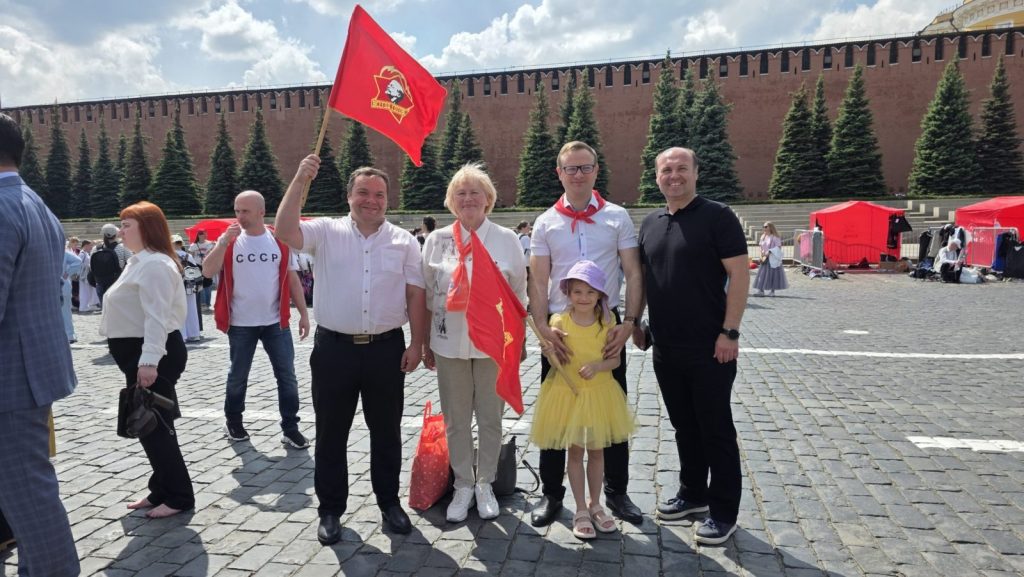 Торжественное посвящение в пионеры на Красной площади: рязанские школьники дали клятву верности Родине