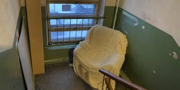 В России запретили хранить вещи на лестничных площадках