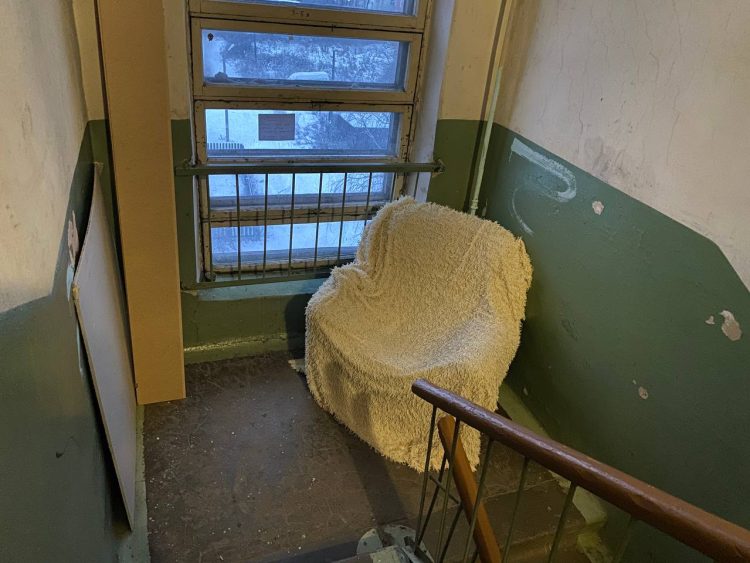 В России запретили хранить вещи на лестничных площадках