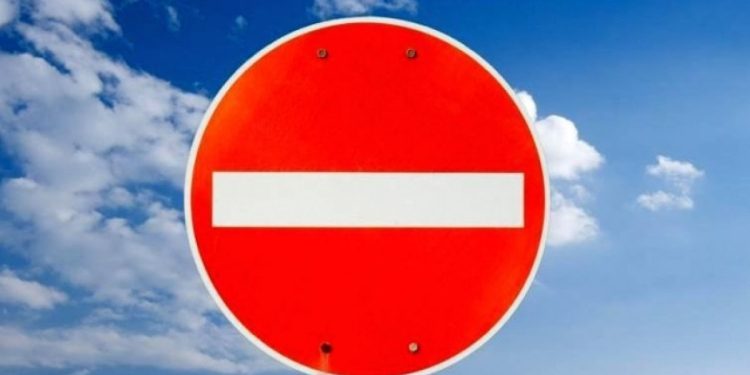 На улице Новоселов перекрыли движение транспорта до 25 июля