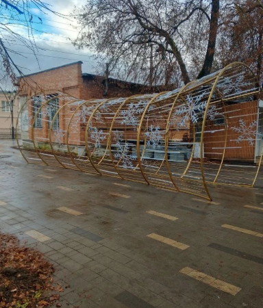 В рязанском Касимове устанавливают новогоднюю иллюминацию
