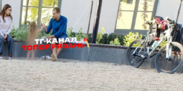 На Рязанской ВДНХ родители гуляли с абсолютно обнаженным ребенком
