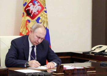 Владимир Путин объявил перемирие в зоне СВО в дни 80-летния Великой Победы