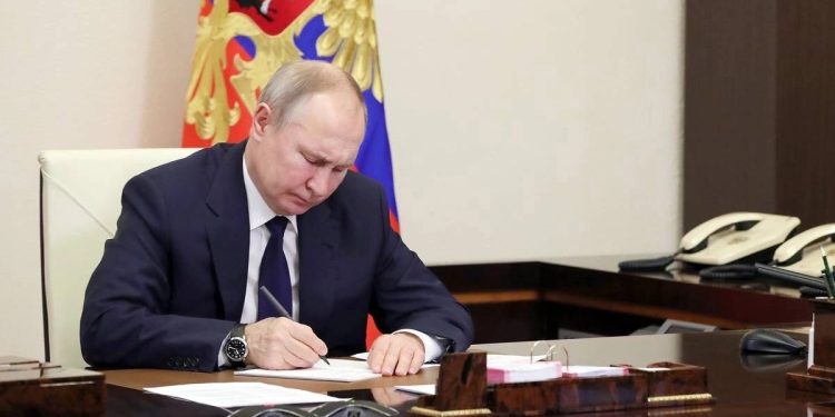 Четыре рязанских судьи получили удостоверения, подписанные Путиным