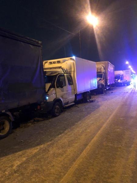 В Рязанской области в массовом ДТП столкнулись 5 грузовиков