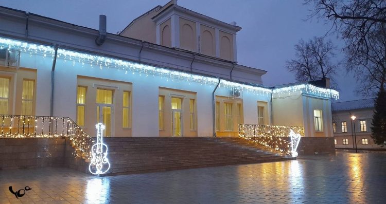 Рязанка поделилась яркими снимками арт-объектов у филармонии