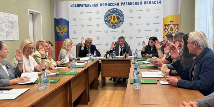 Пятерым участникам СВО в Рязани вручили мандаты депутатов