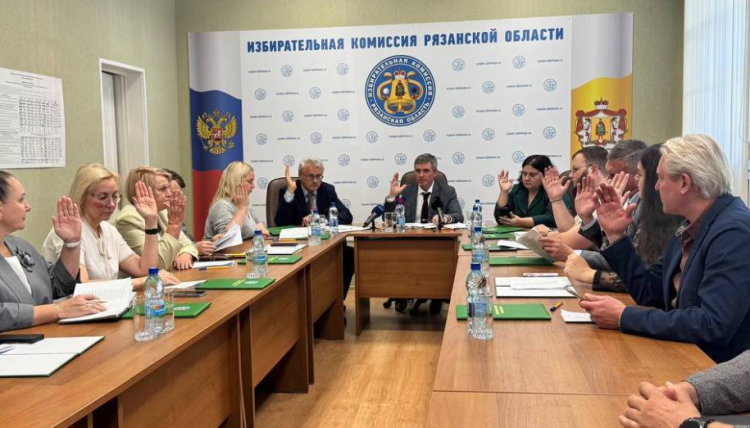 Пятерым участникам СВО в Рязани вручили мандаты депутатов