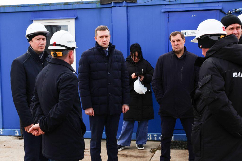 Мэр Рязани Артемов проверил ход строительства школы в Семчино и детсада в районе Метропарка
