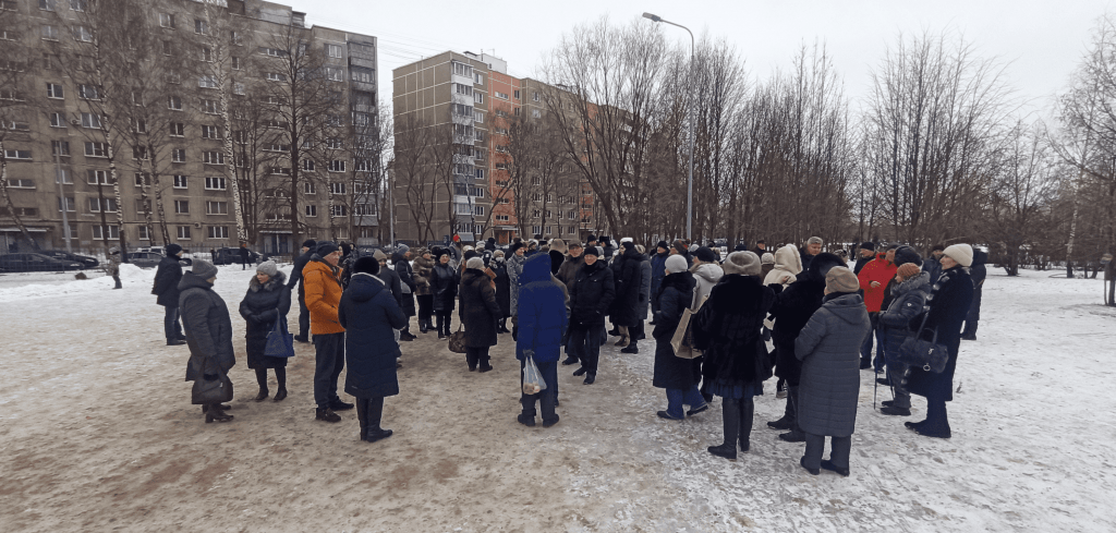 Денис Сидоров вновь встретился с жителями улицы Новаторов по вопросу застройки