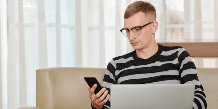 30-летний рязанец познакомился в интернете с девушкой, которая оказалась мужчиной-мошенником 30-летний рязанец познакомился в интернете с девушкой, которая оказалась мужчиной-мошенником