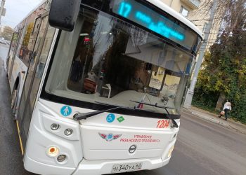 Рязанцы пожаловались на давку во время посадки в автобус №17 в час-пик Рязанцы пожаловались на давку во время посадки в автобус №17 в час-пик