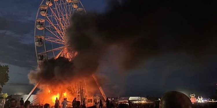В Германии горело колесо обозрения вместе с людьми В Германии горело колесо обозрения вместе с людьми