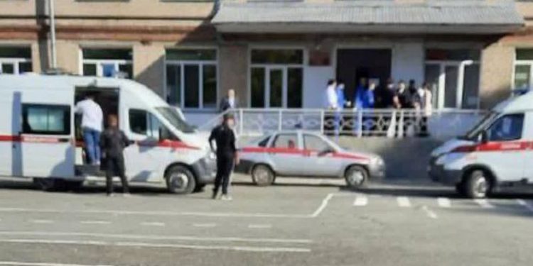 В Челябинске школьник напал на учеников и учителей