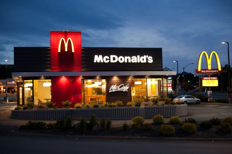 ТАСС: McDonald's возобновит работу в России под новым брендом