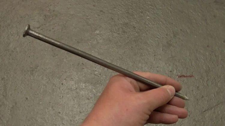 Врачи достали из головы россиянина 15-сантиметровый гвоздь