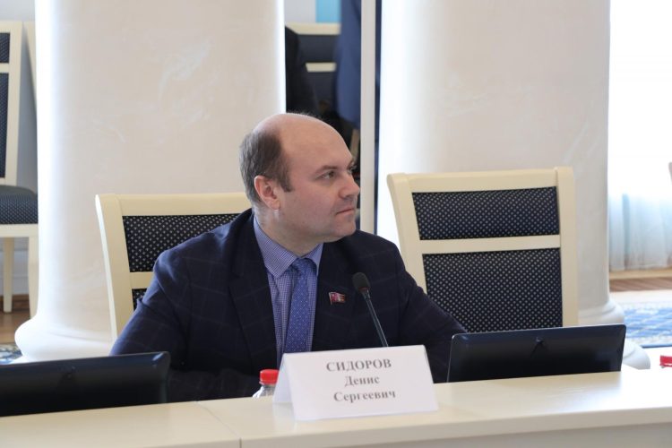 Учителя смогут не перерабатывать: Денис Сидоров о возможном нововведении в Трудовом кодексе РФ