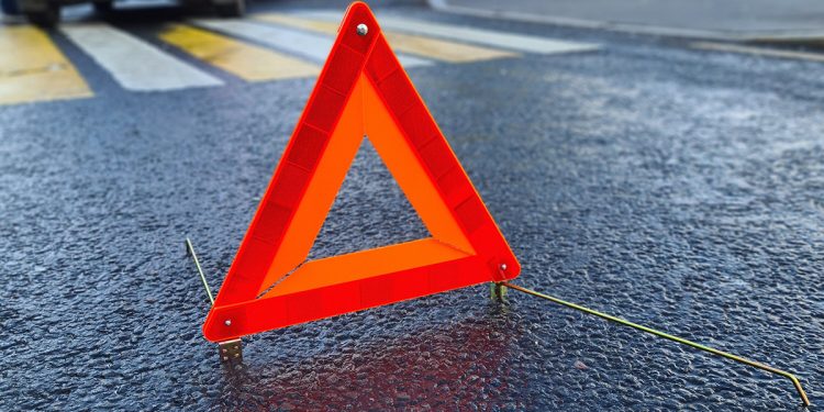 В Рыбновском районе грузовик наехал на свалившийся микроавтобус