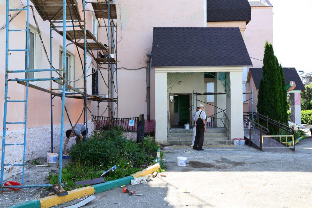 Красов и Артемов проконтролировали ход капремонта рязанского детского сада №20