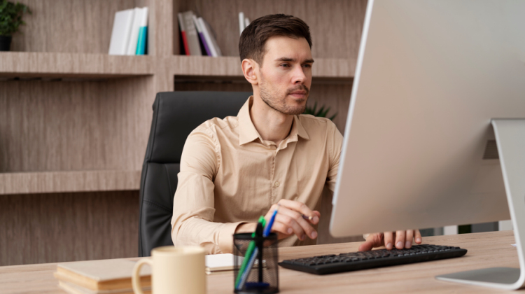 Россиянам напомнили о сокращенном рабочем дне 1 ноября