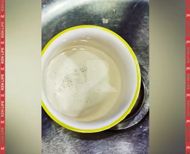 Рязанка пожаловалась на воду из-под крана, в которой обнаружены мелкие частицы земли