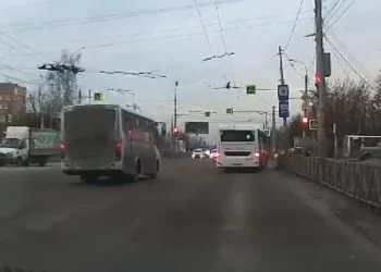 В рязанском Канищеве водитель маршрутки дважды проехал на красный сигнал светофора