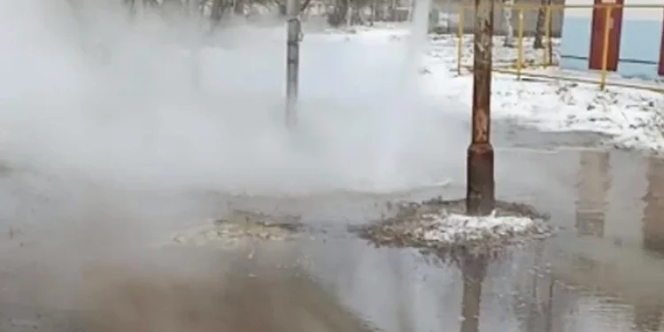 В Рязани улицу Бирюзова затапливает кипятком