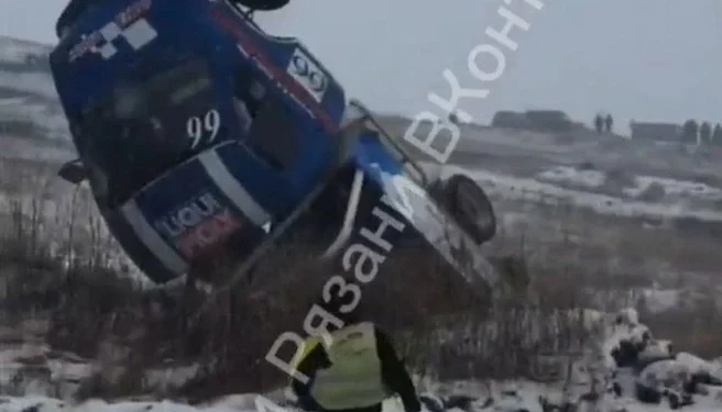 На соревнованиях по автокроссу «Новогодний Кубок» под Рязанью засняли жесткое ДТП