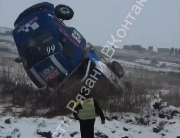 На соревнованиях по автокроссу «Новогодний Кубок» под Рязанью засняли жесткое ДТП