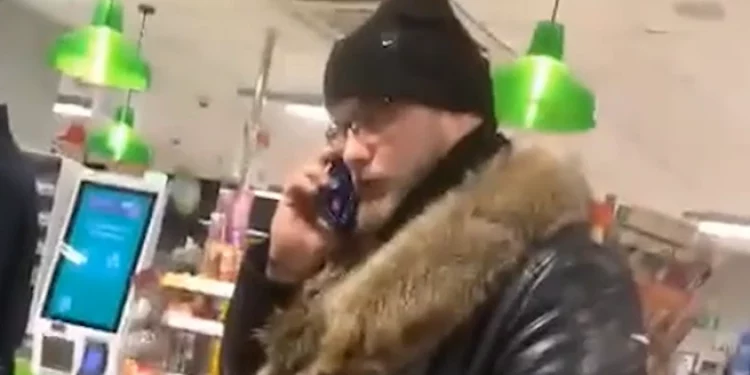 В рязанской «Пятерочке» нетрезвый мужчина вызвал полицию из-за непроданного ему энергетика