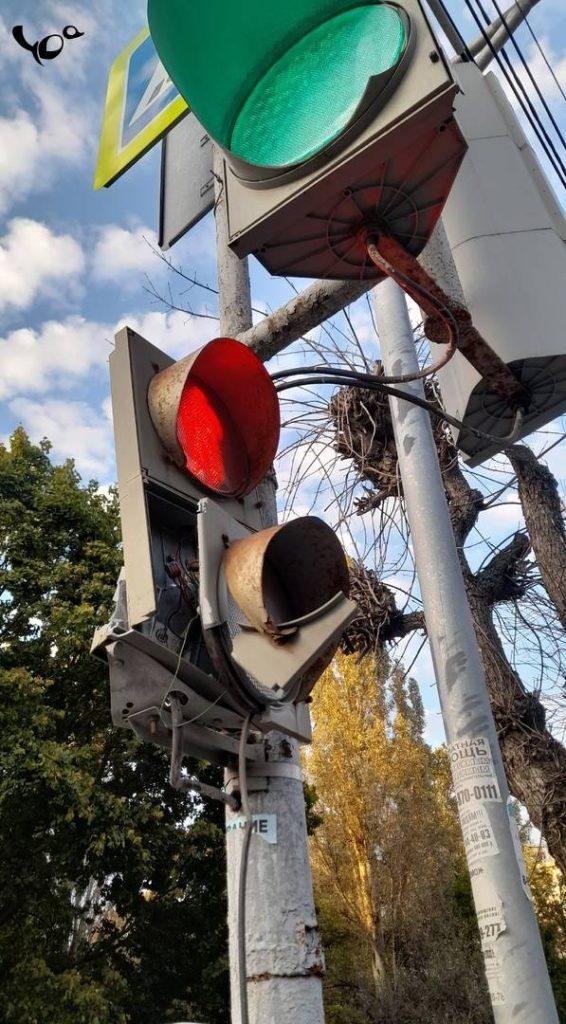 Около рязанской поликлиники №4 неизвестные испортили светофор