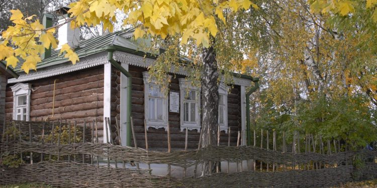 Безруков сыграет поэта Есенина в октябрьском спектакле в Константинове под Рязанью