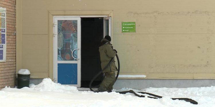 В Рязани на стадионе «Локомотив» начали заливать каток