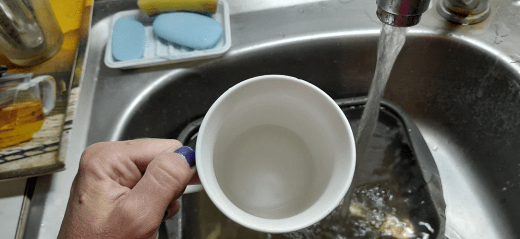 Жители рязанского Новомичуринска снова пожаловались на грязную воду, которая течет из кранов