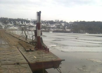 В Спасском районе перекрыли движение по понтонному мосту через рязанскую Оку В Спасском районе перекрыли движение по понтонному мосту через рязанскую Оку