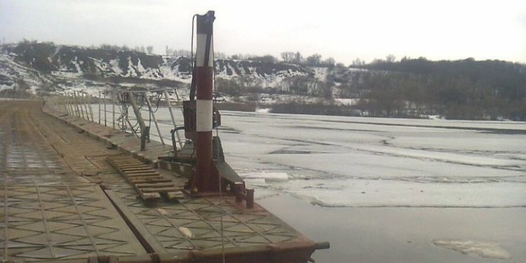 В Спасском районе перекрыли движение по понтонному мосту через рязанскую Оку