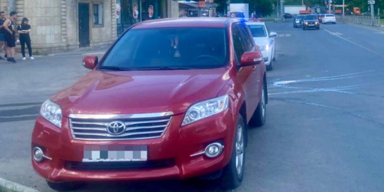 На улице Народный бульвар под колеса автомобиля попал 7-летний ребенок