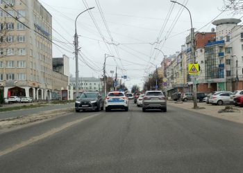 В Рязани патруль ДПС остановил нарушителя, заехавшего под «кирпич»