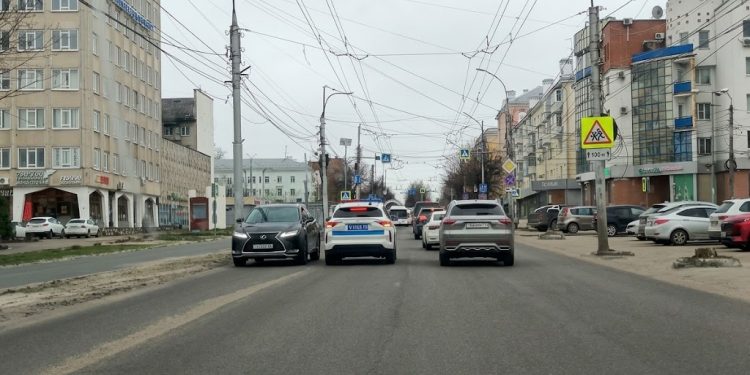 В Рязани патруль ДПС остановил нарушителя, заехавшего под «кирпич»