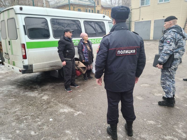Рязанские полицейские депортировали из России 4 мигрантов-нарушителей